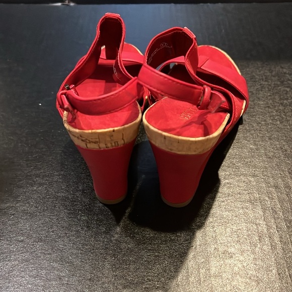 AEROSOLES Women's Deep Red Wedge Heel Sandal - Picture 5 of 7